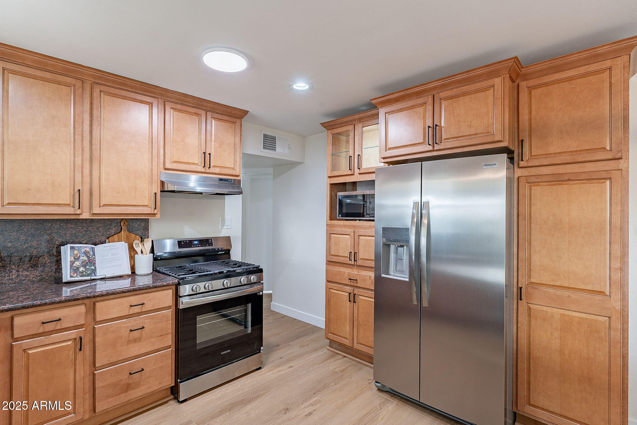 3321 East Almeria Road Phoenix, AZ 85008 - Photo 5 of 40 20-web-or-mls-Almeria-20