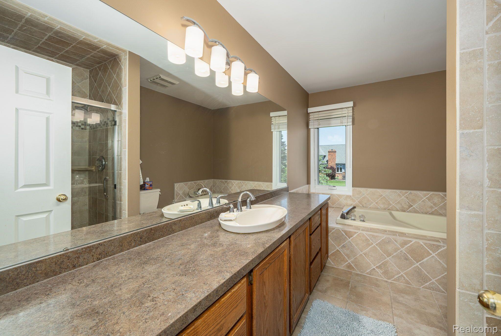 4375 Stonewood Court Rochester, MI 48306 - Photo 34 of 67 Gallery Image 34