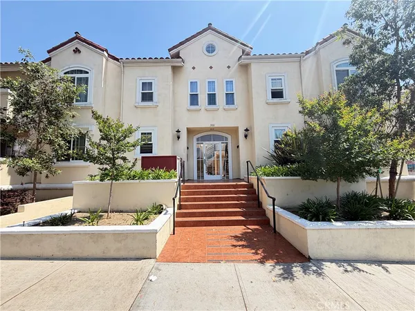$2,400 | 300 East Providencia Avenue, Unit 111, Burbank, CA 91502