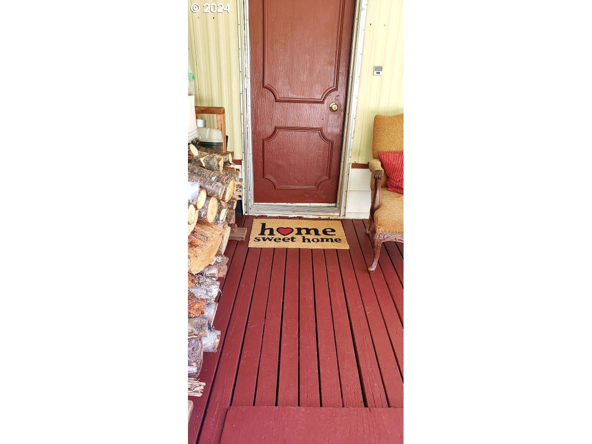 49220 Mountain View Road Oakridge, OR 97463 - Photo 5 of 20