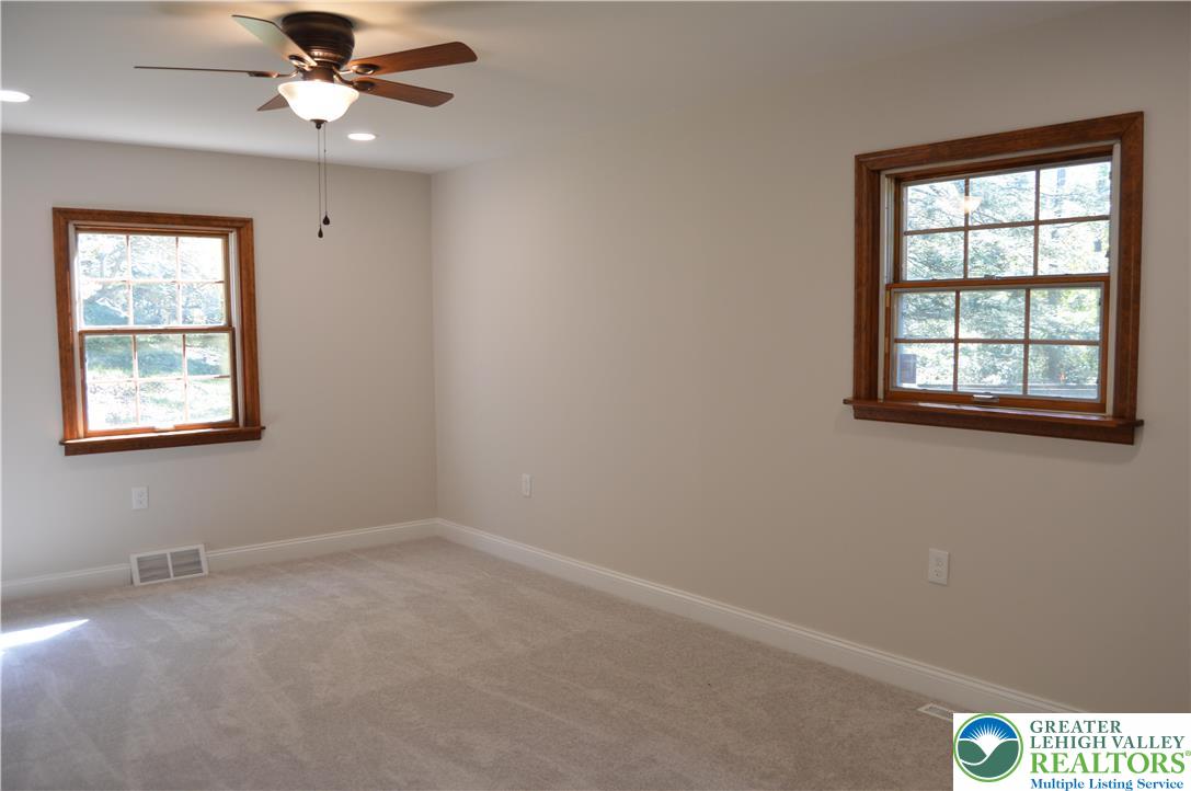 930 Morvale Road Easton, PA 18042 - Photo 20 of 36 an empty room with windows and fan