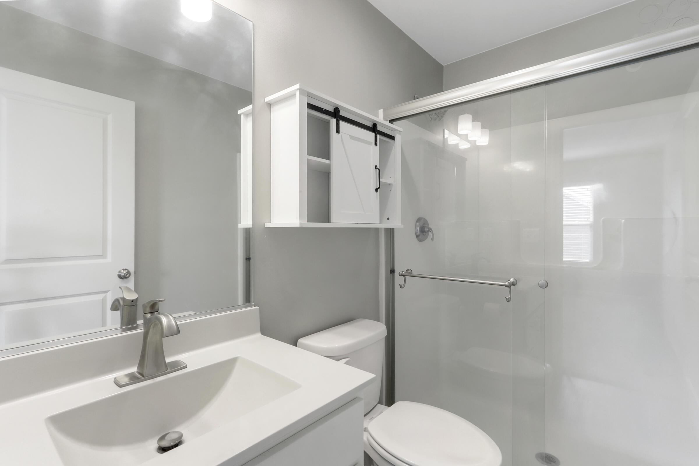 123 Spring Drive Walworth, WI 53184 - Photo 21 of 34 primary ensuite