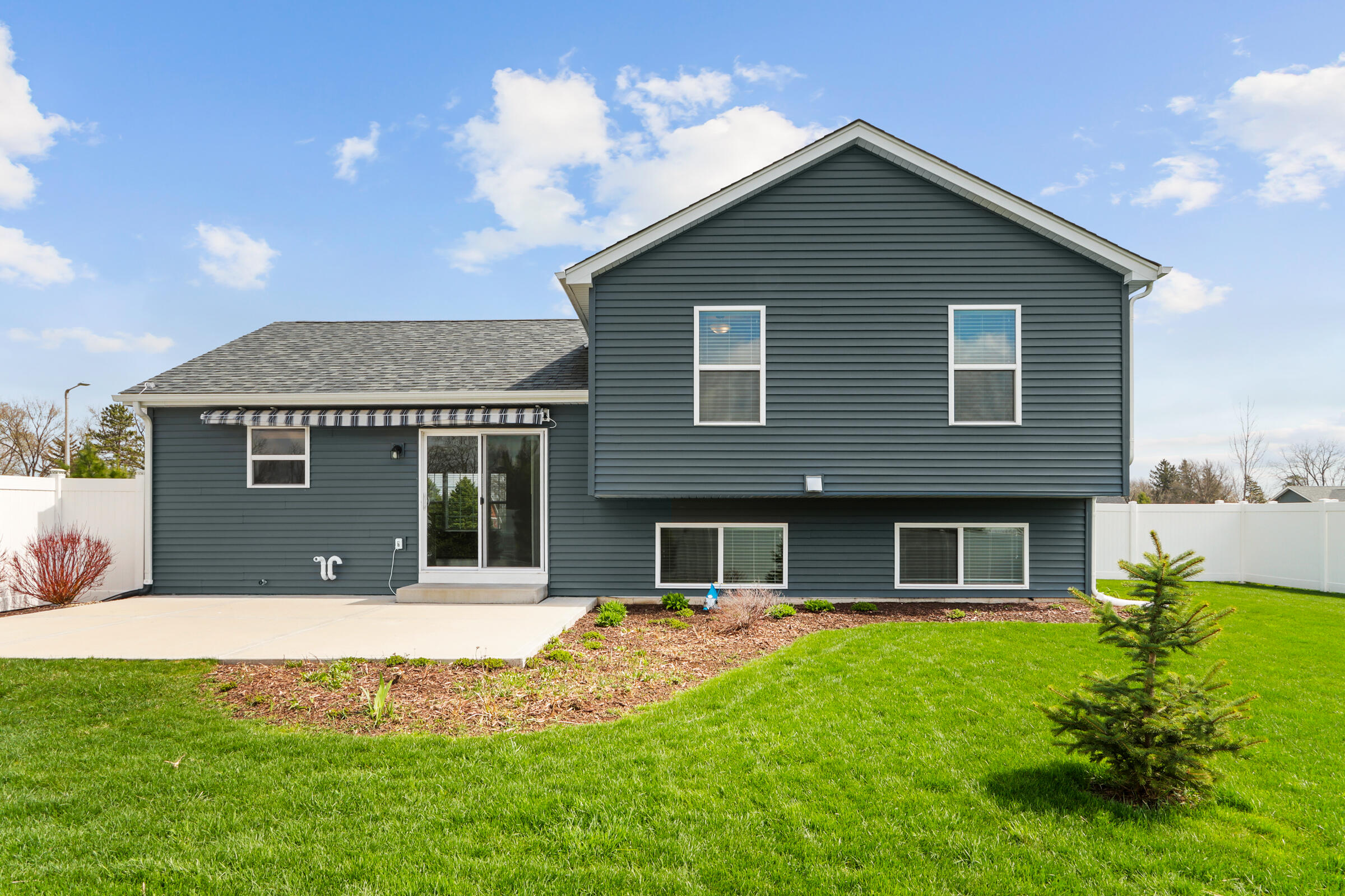123 Spring Drive Walworth, WI 53184 - Photo 2 of 34 large patio