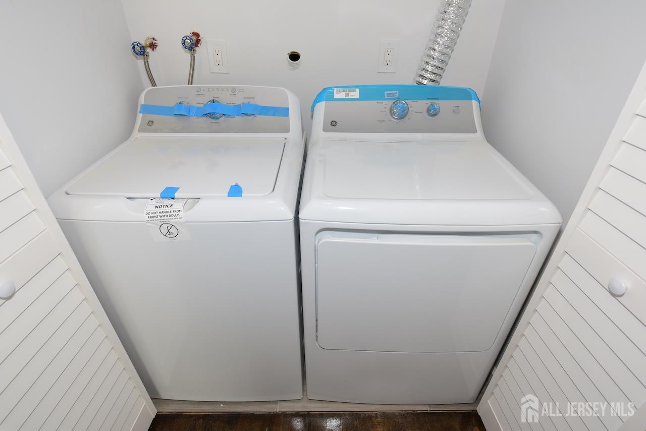 307 Hidden Village Drive Perth Amboy, NJ 08861 - Photo 14 of 18 a utility room with dryer and washer