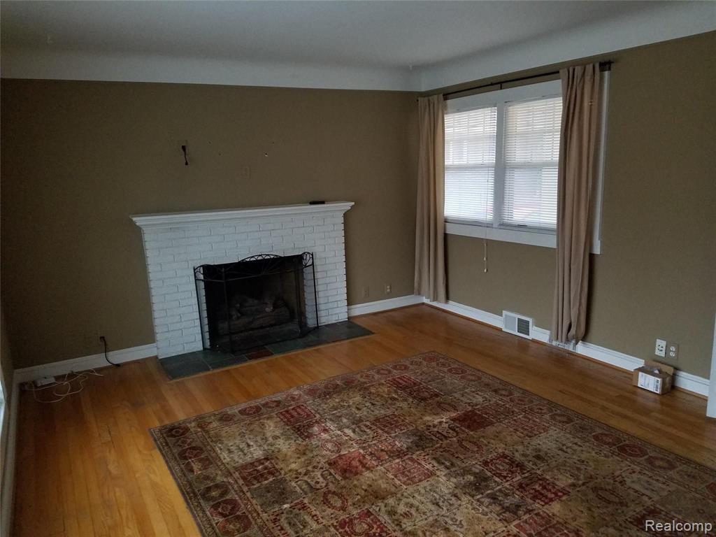 725 Vernier Road Grosse Pointe Woods, MI 48236 - Photo 5 of 25