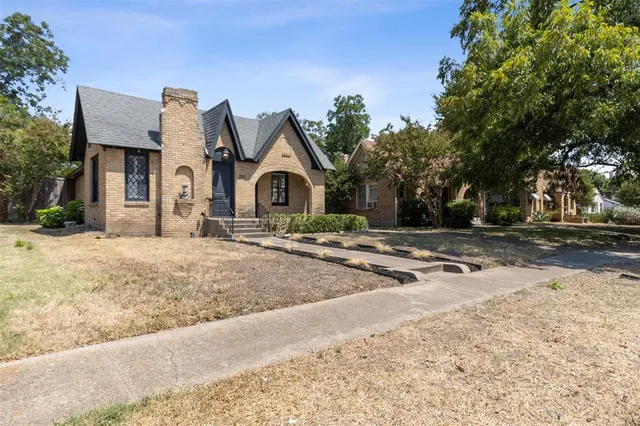 a view of a house with a snow on the side of the road
