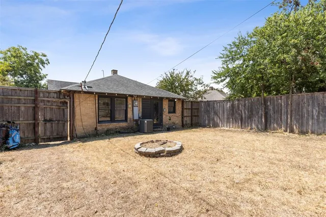 a house with swimming pool in front of it