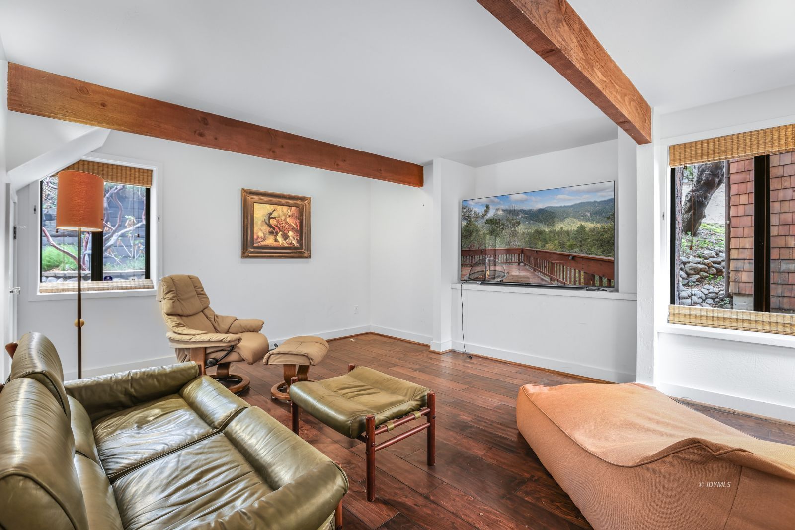 55100 Pine Crest Avenue Idyllwild, CA 92549 - Photo 18 of 50 a living room with furniture and window