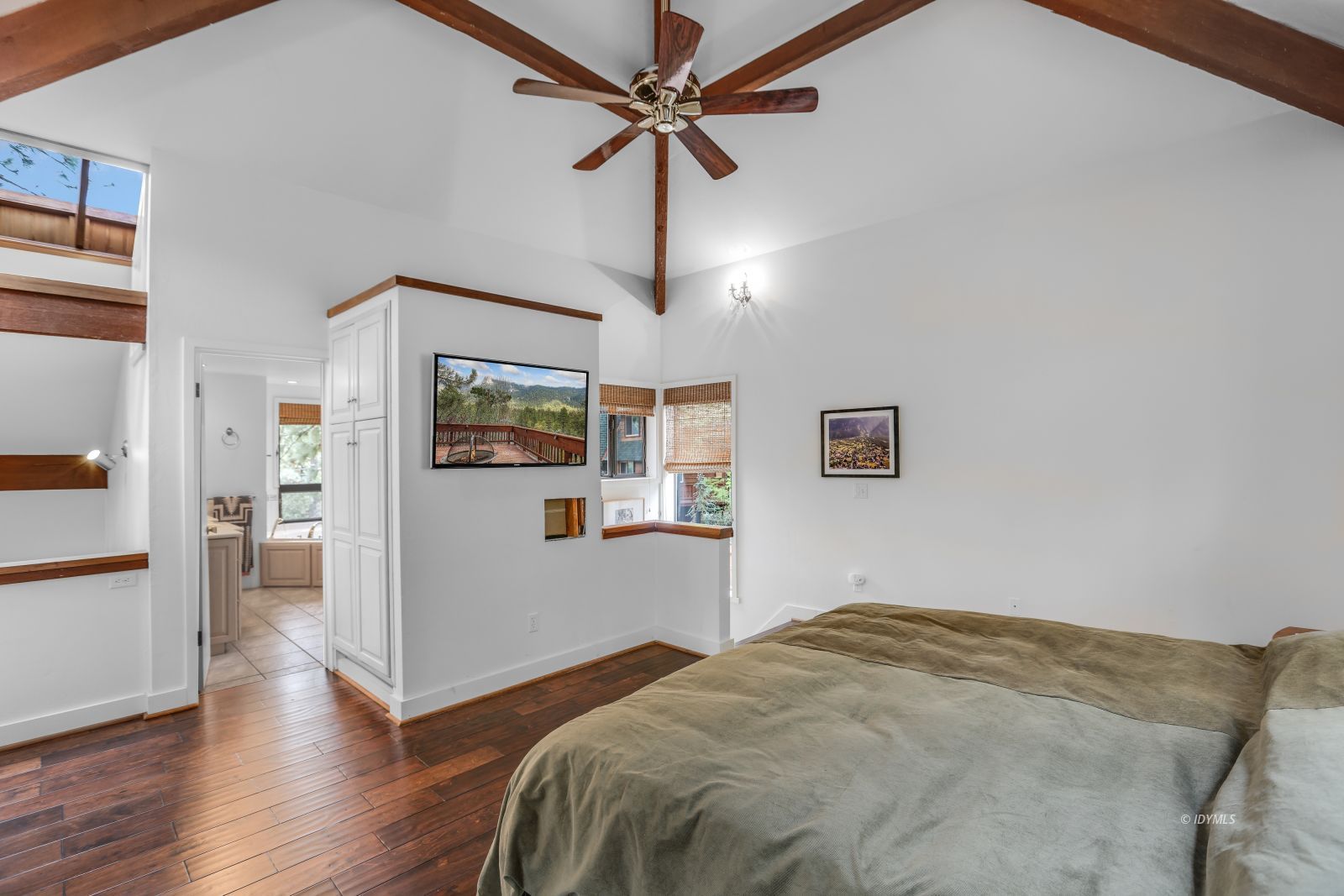 55100 Pine Crest Avenue Idyllwild, CA 92549 - Photo 28 of 50 a bedroom with a bed and a flat screen tv