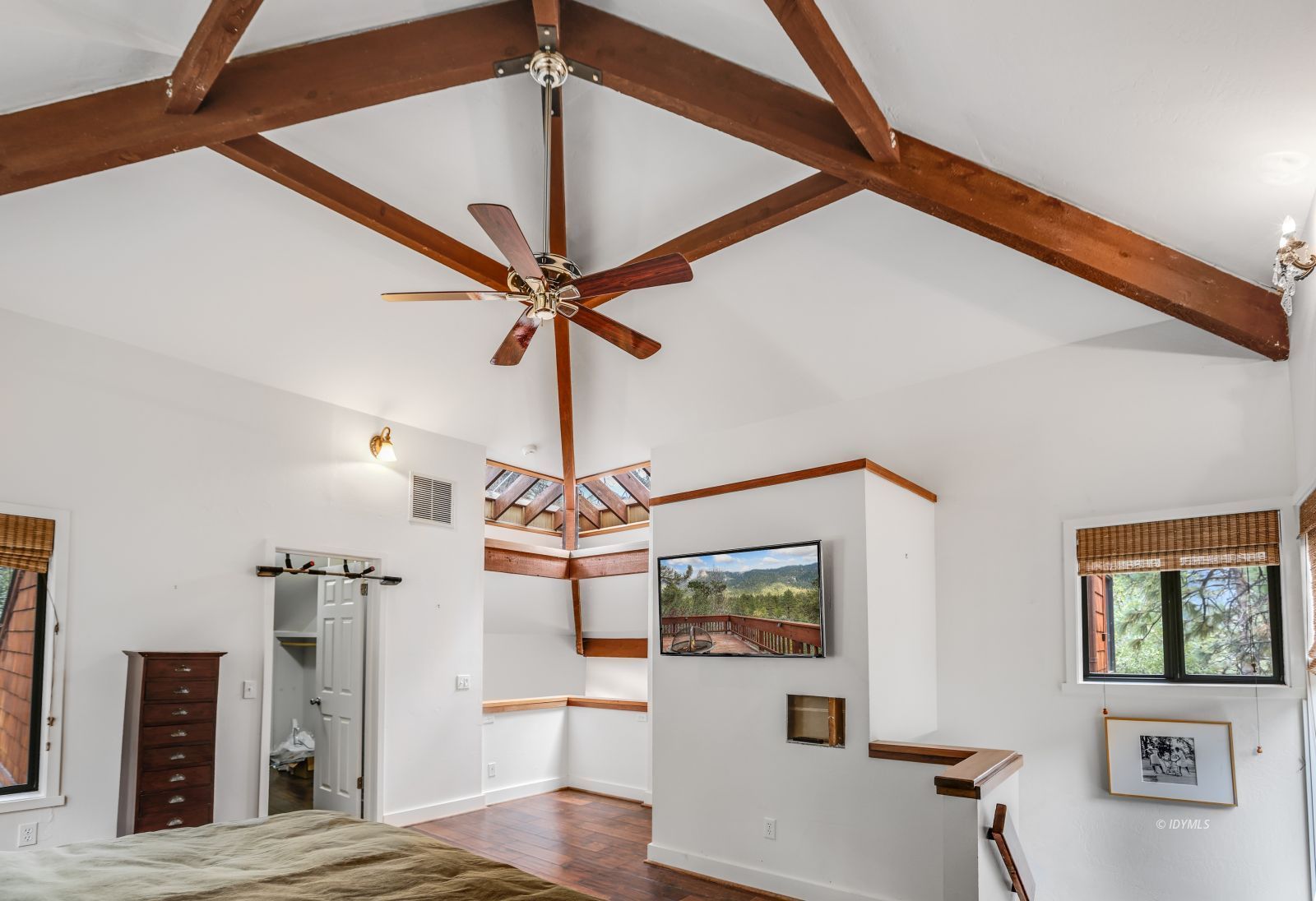 55100 Pine Crest Avenue Idyllwild, CA 92549 - Photo 29 of 50 a view of a livingroom with a flat screen tv