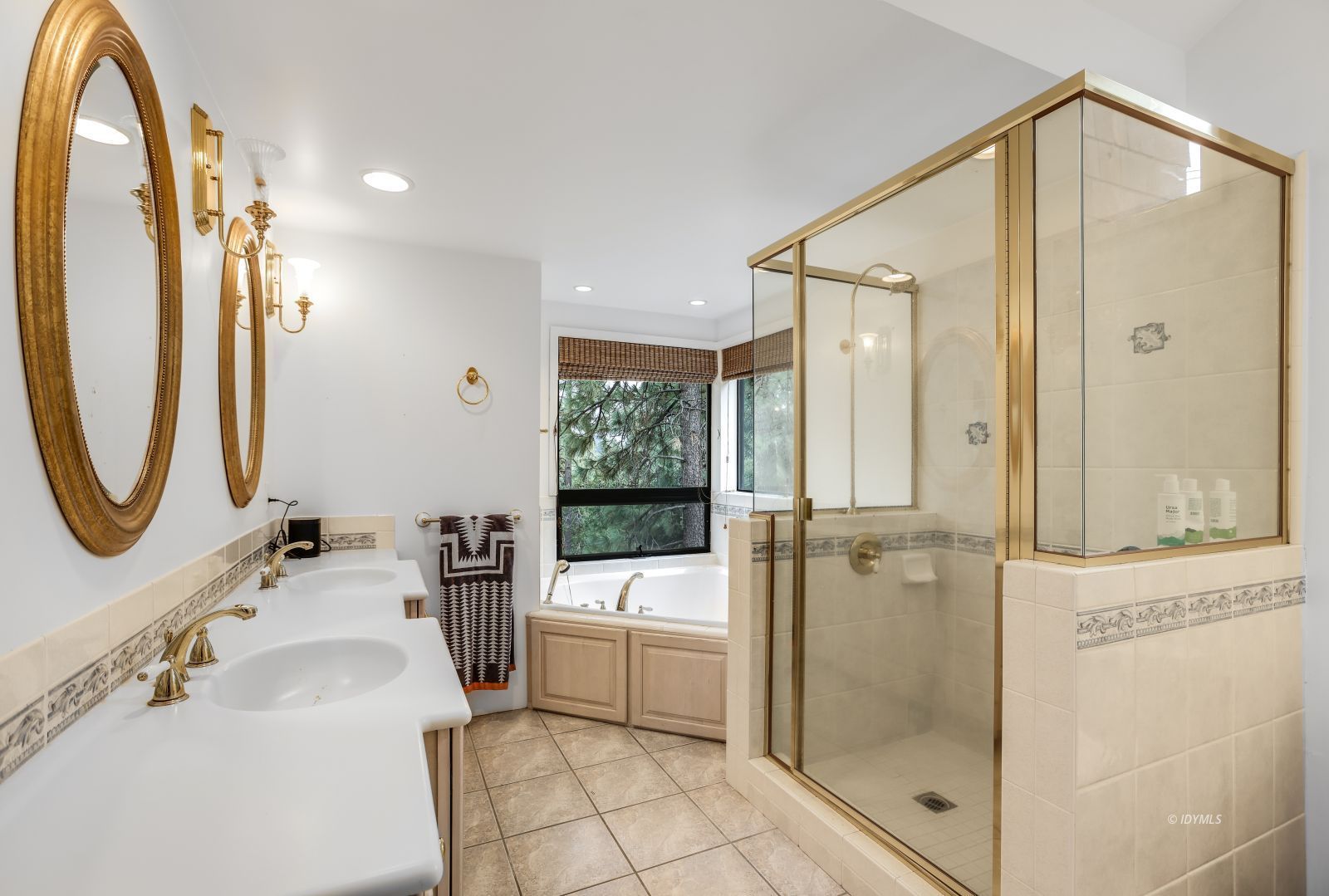 55100 Pine Crest Avenue Idyllwild, CA 92549 - Photo 31 of 50 a bathroom with a sink a toilet and shower