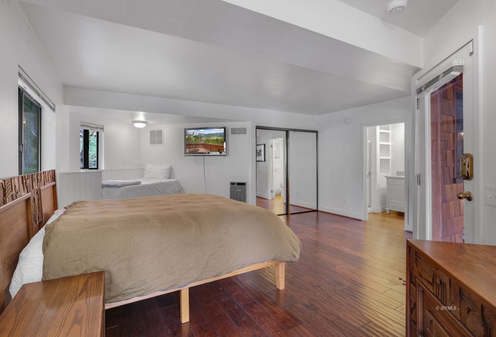 55100 Pine Crest Avenue Idyllwild, CA 92549 - Photo 33 of 50 a view of a livingroom with wooden floor and furniture