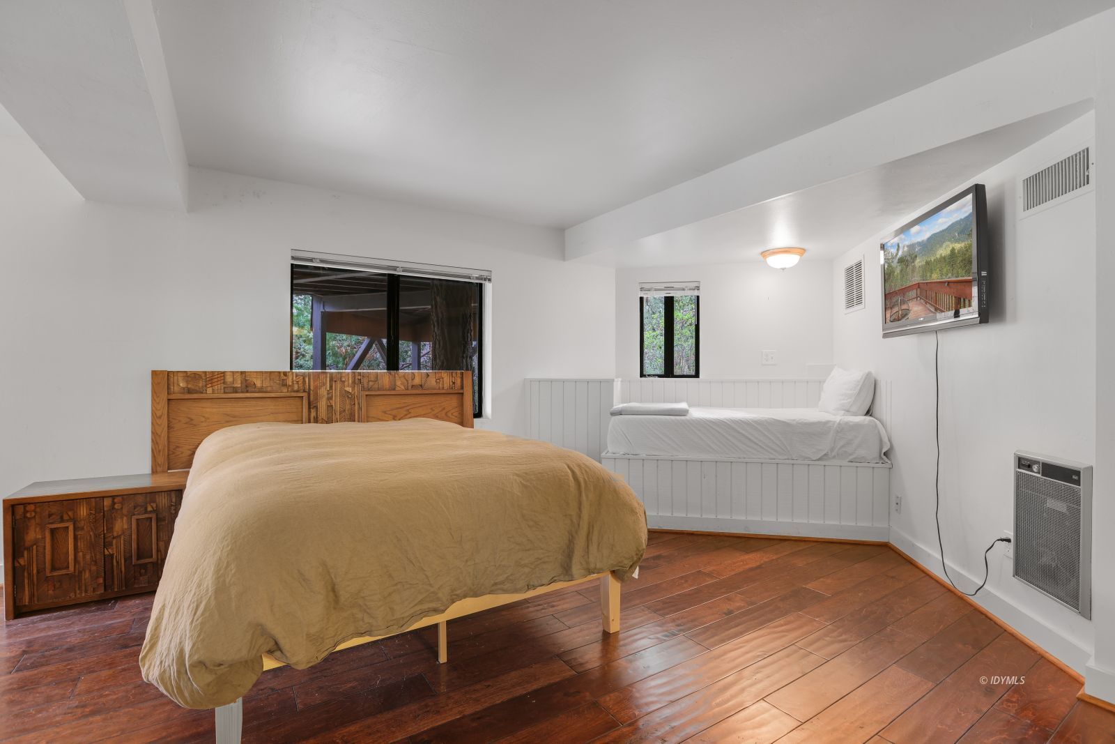 55100 Pine Crest Avenue Idyllwild, CA 92549 - Photo 34 of 50 a bedroom with a bed and a flat screen tv