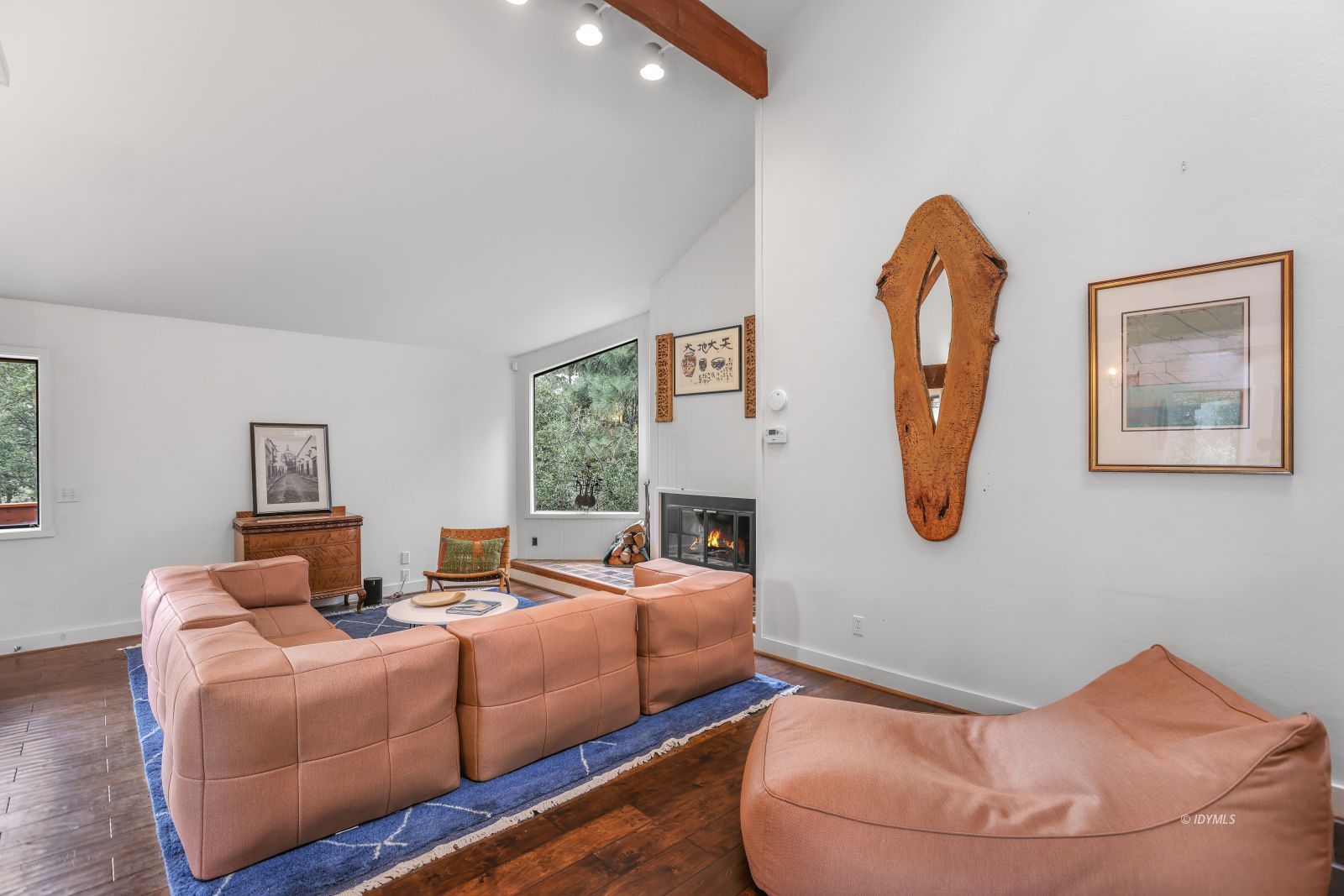 55100 Pine Crest Avenue Idyllwild, CA 92549 - Photo 5 of 50 a bedroom with bed and a window