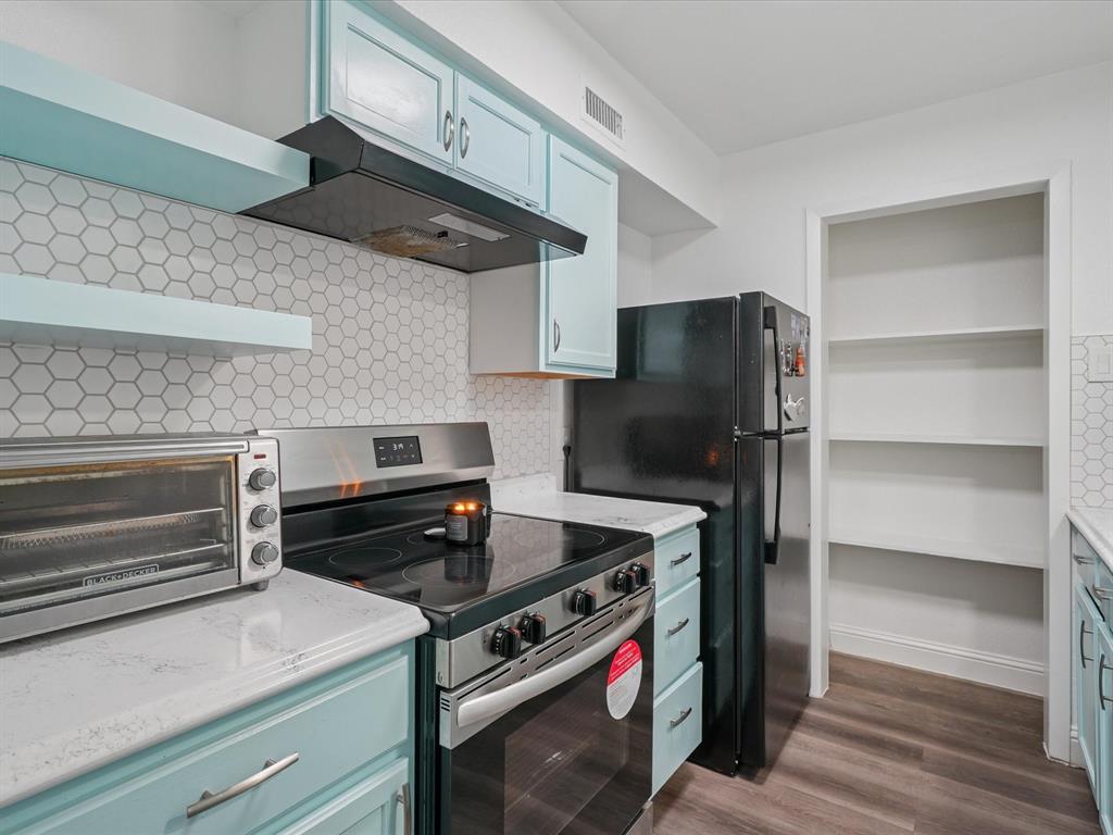 1819 East Grauwyler Road, Unit 178 Irving, TX 75061 - Photo 9 of 22 a kitchen with a stove and a refrigerator
