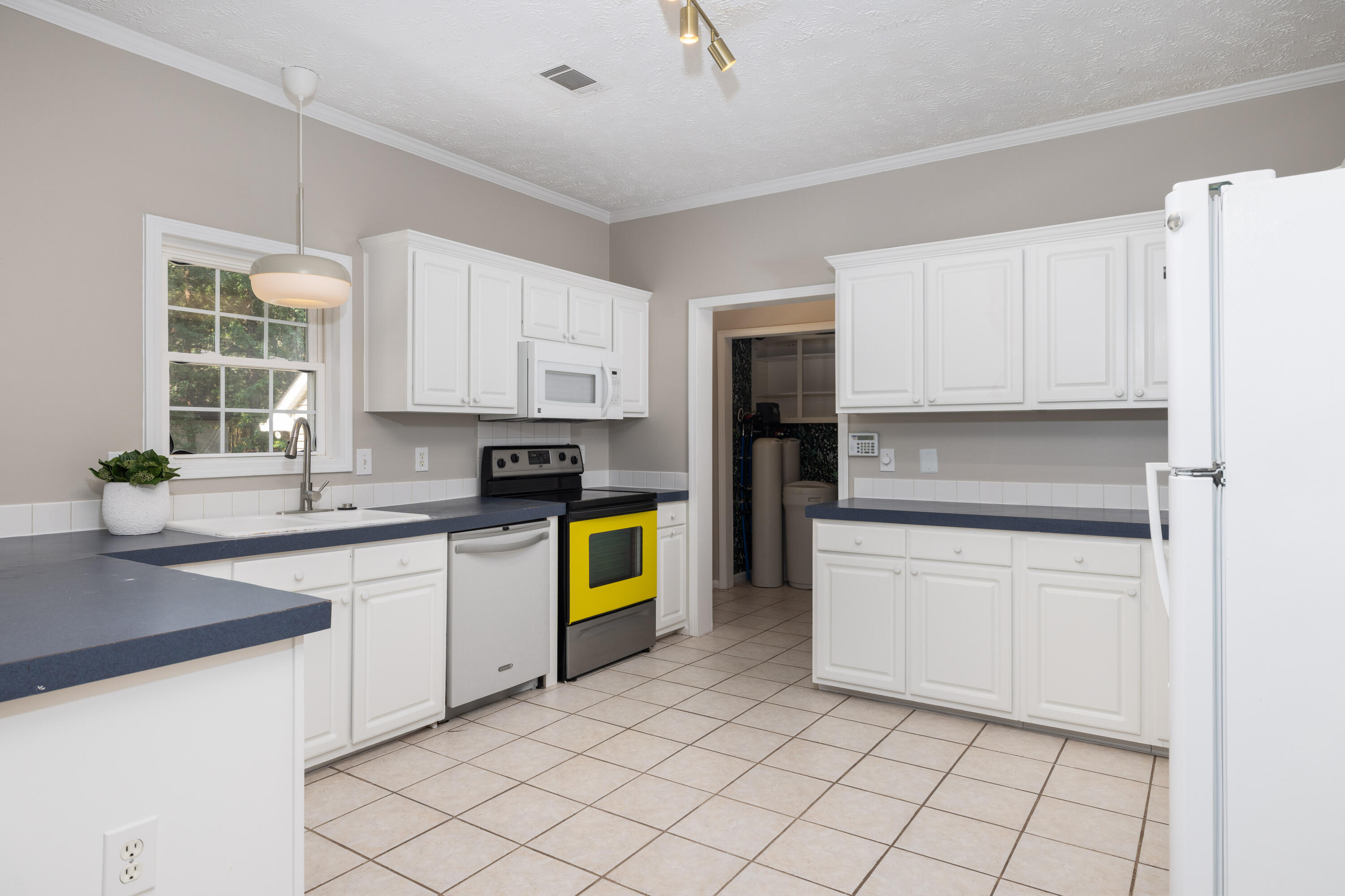 1519 Rifle Range Road Mount Pleasant, SC 29464 - Photo 11 of 42 Kitchen