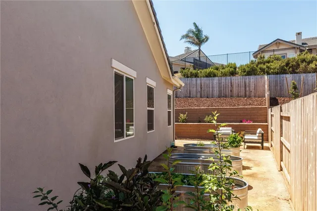 $1,155,000 | 1422 Black Oak Drive, Santa Maria, CA 93455