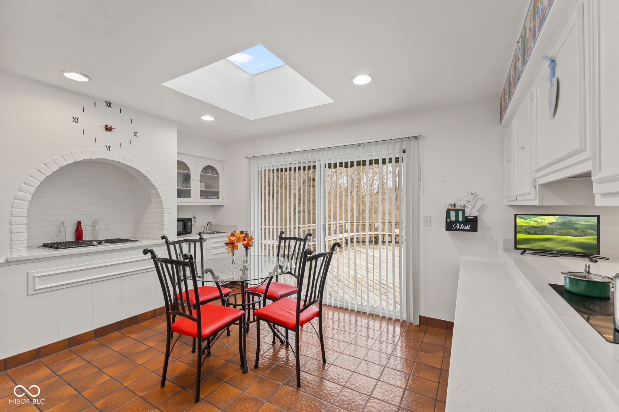 5501 Surrey Hill Road Indianapolis, IN 46226 - Photo 5 of 28