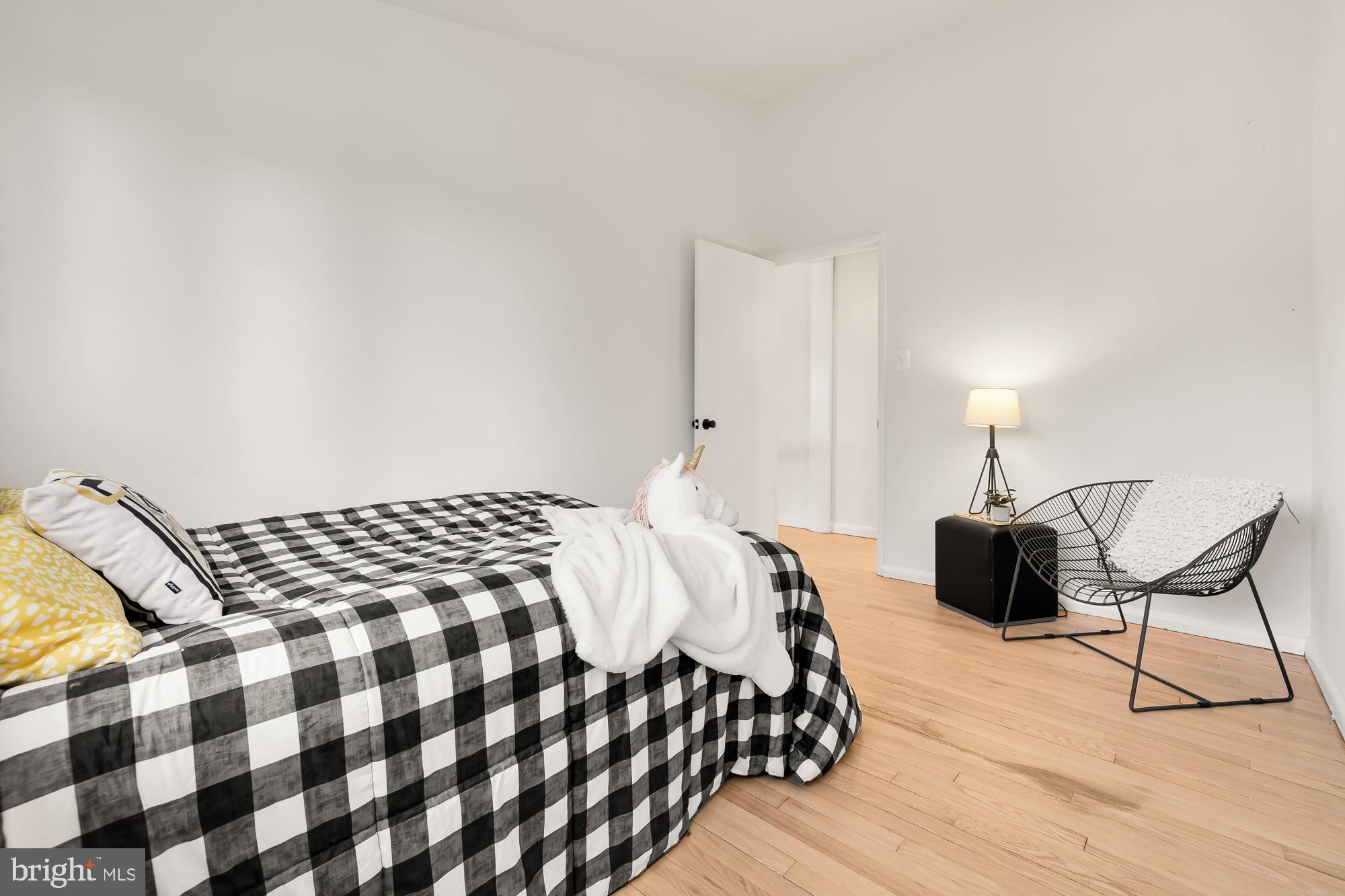 11500 Regnid Drive Silver Spring, MD 20902 - Photo 30 of 50 a bedroom with a bed and a lamp