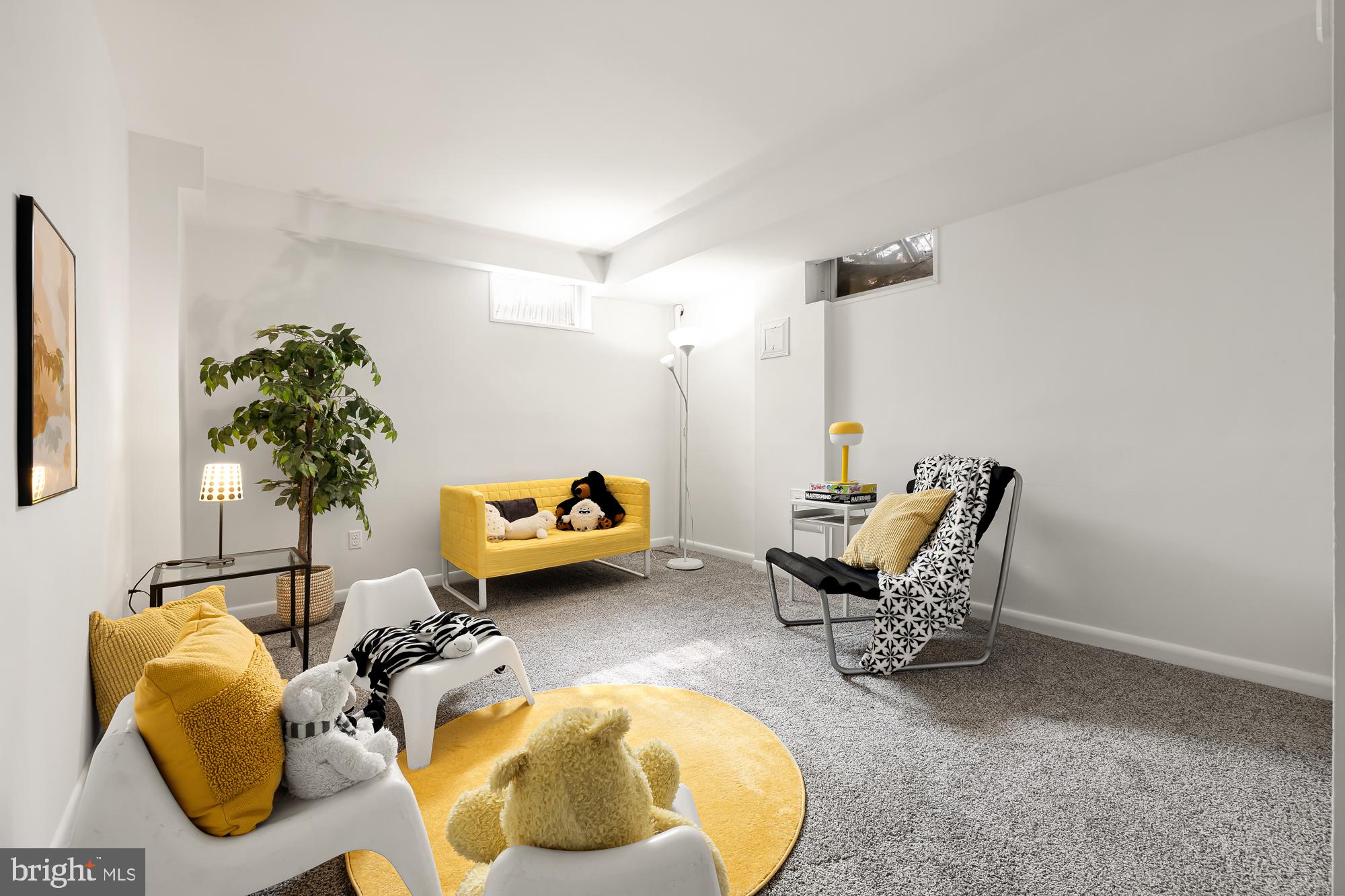 11500 Regnid Drive Silver Spring, MD 20902 - Photo 43 of 50 a living room with furniture and flowers