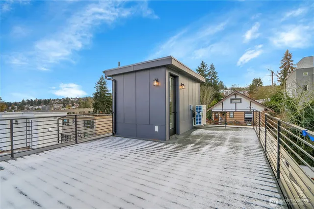 $1,048,000 | 631 West Emerson Street, Seattle, WA 98119