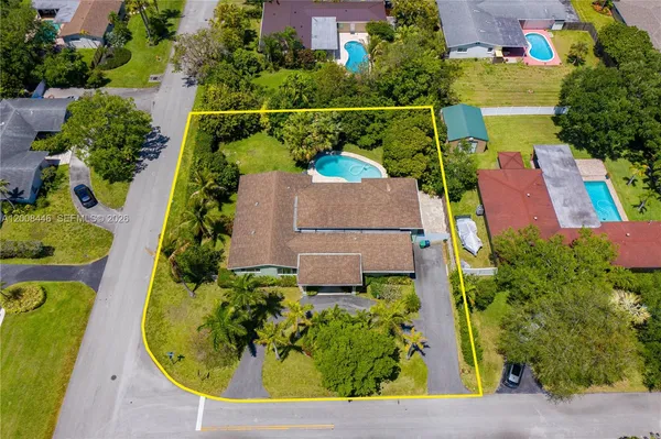 $1,370,000 | 14590 Southwest 84th Court, Palmetto Bay, FL 33158