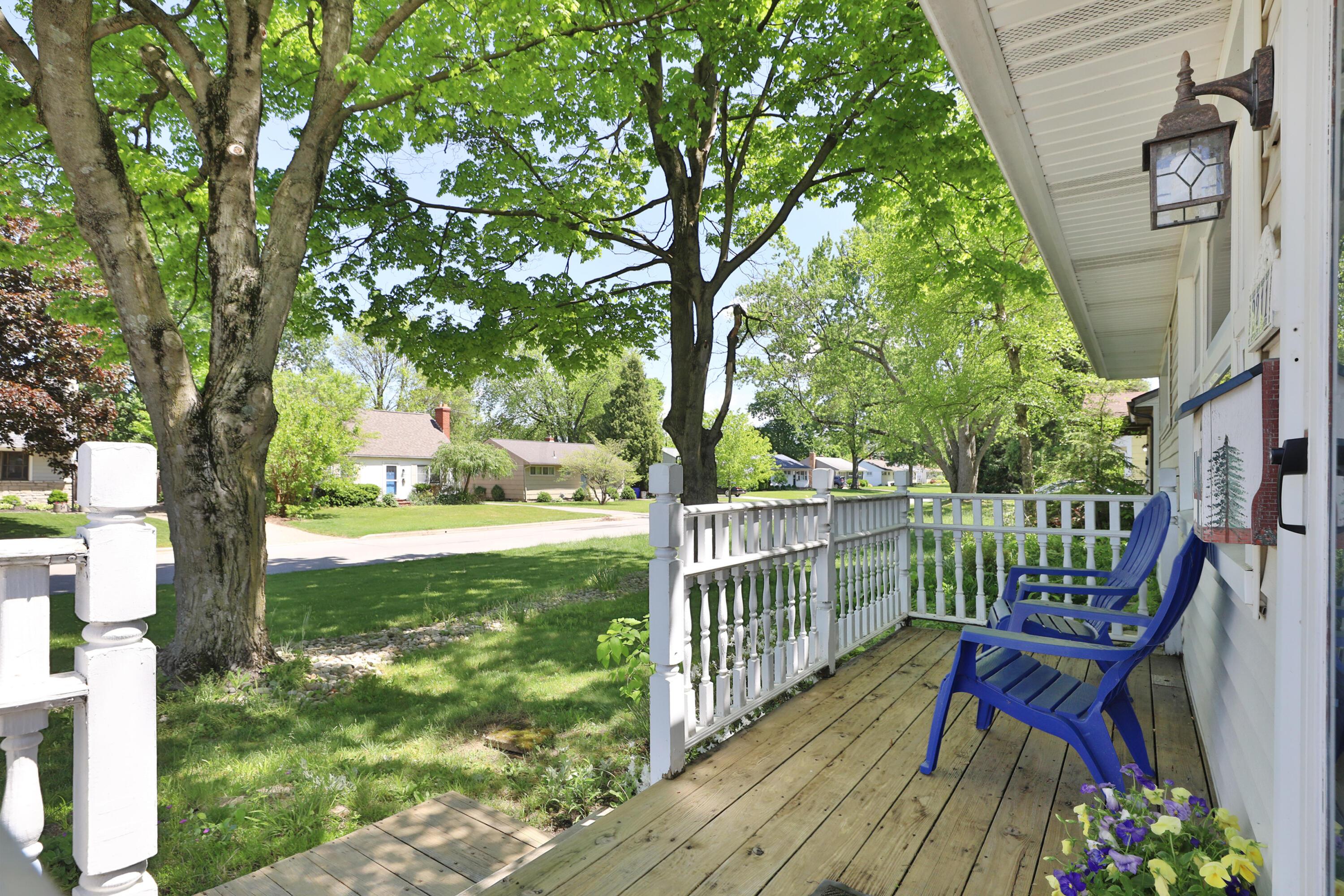 2211 Edgevale Road Columbus, OH 43221 - Photo 4 of 33 2211-Edgevale-05