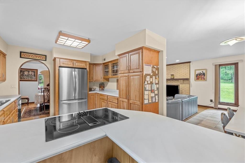 216 Springhouse Lane Pittsburgh, PA 15238 - Photo 9 of 25 a kitchen with a refrigerator stove and sink