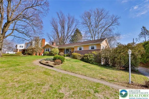 $395,000 | 1004 Donald Drive, Emmaus, PA 18049