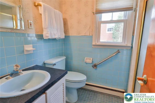 $395,000 | 1004 Donald Drive, Emmaus, PA 18049