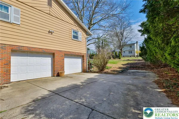 $395,000 | 1004 Donald Drive, Emmaus, PA 18049