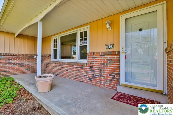 $395,000 | 1004 Donald Drive, Emmaus, PA 18049