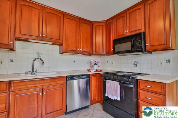 $395,000 | 1004 Donald Drive, Emmaus, PA 18049