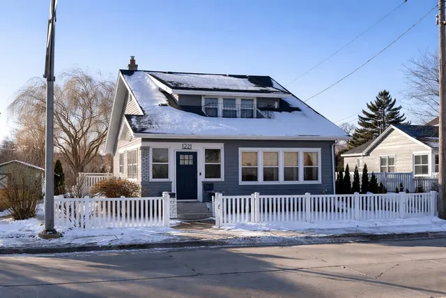 $295,000 | 1221 Oshkosh Avenue, Oshkosh, WI 54902