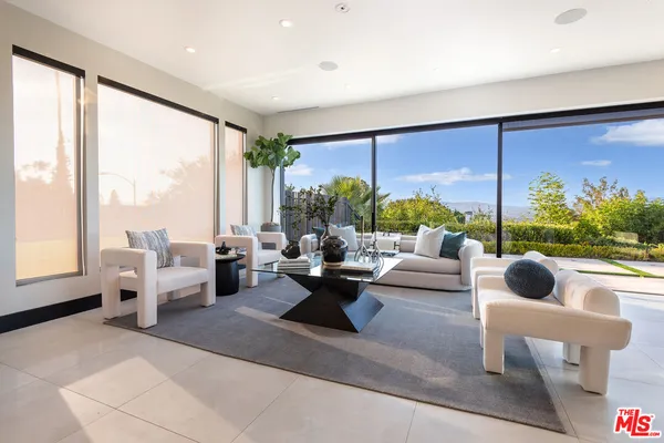 $24,950 | 4338 Gayle Drive, Tarzana, CA 91356