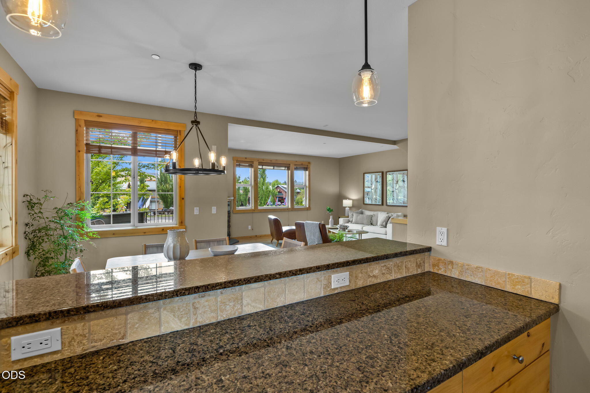 601 Southwest Otter Way Bend, OR 97702 - Photo 11 of 56