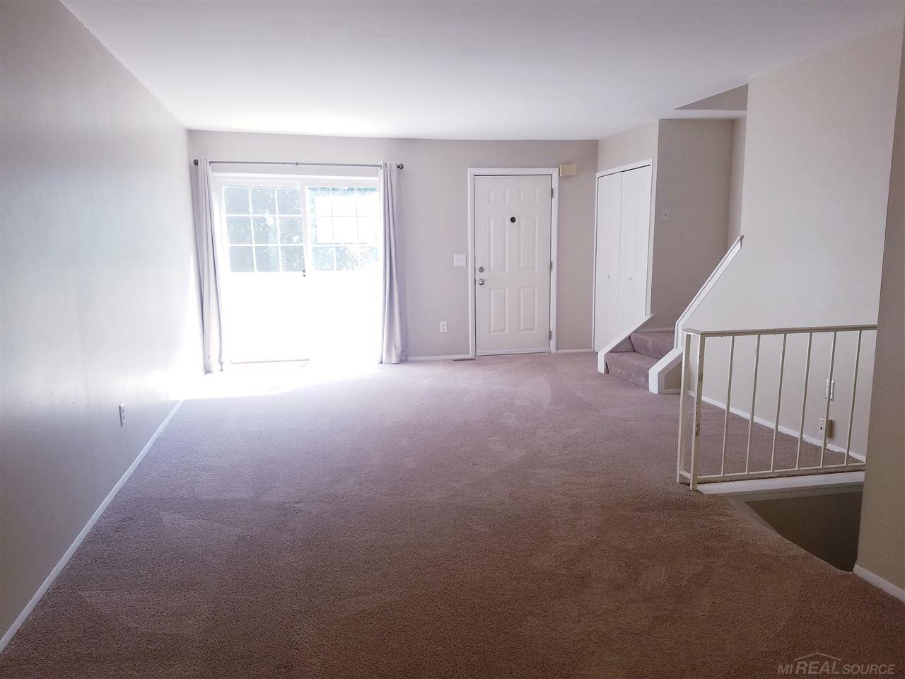 1554 Gas Light Lane Rochester, MI 48306 - Photo 4 of 28 50018462-3.JPG