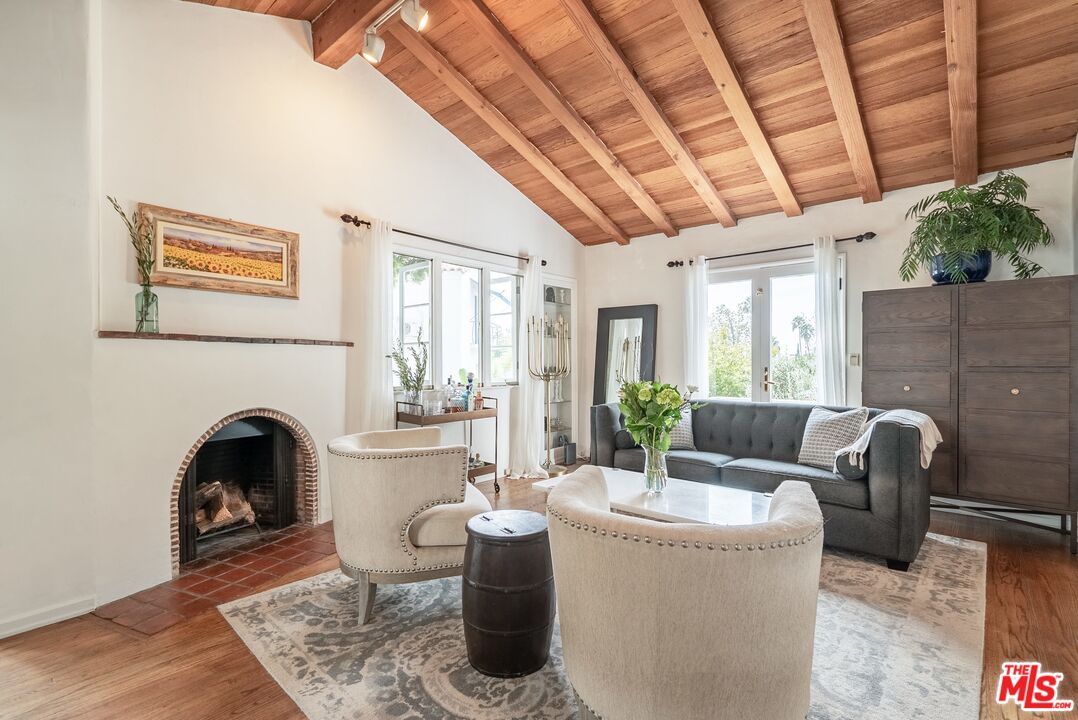 1820 Courtney Terrace Terrace Los Angeles, CA 90046 - Photo 2 of 17