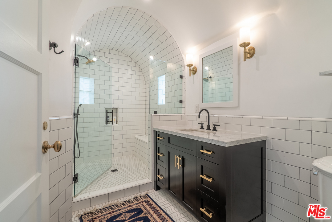 1820 Courtney Terrace Terrace Los Angeles, CA 90046 - Photo 14 of 17