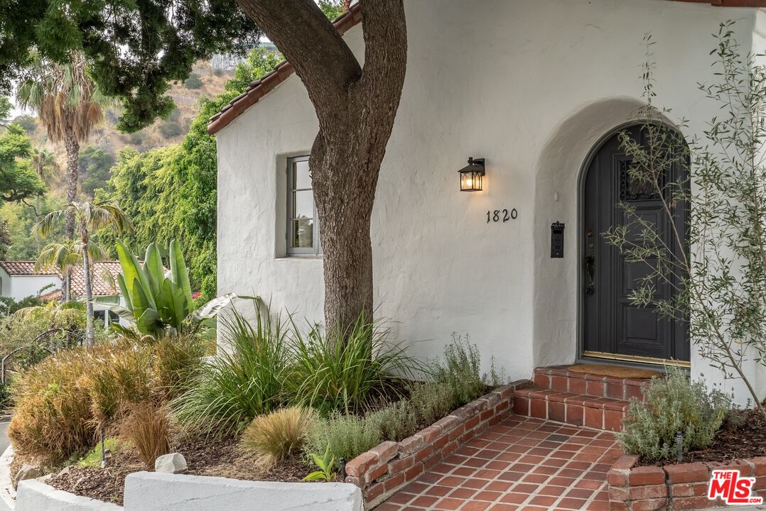 1820 Courtney Terrace Terrace Los Angeles, CA 90046 - Photo 16 of 17