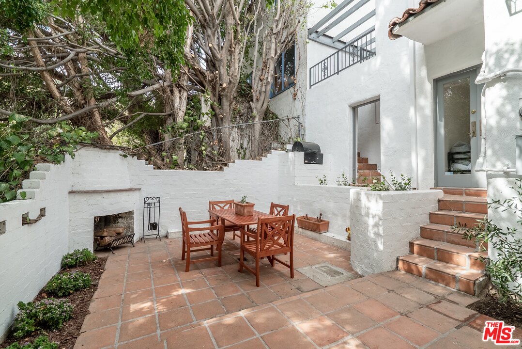 1820 Courtney Terrace Terrace Los Angeles, CA 90046 - Photo 10 of 17