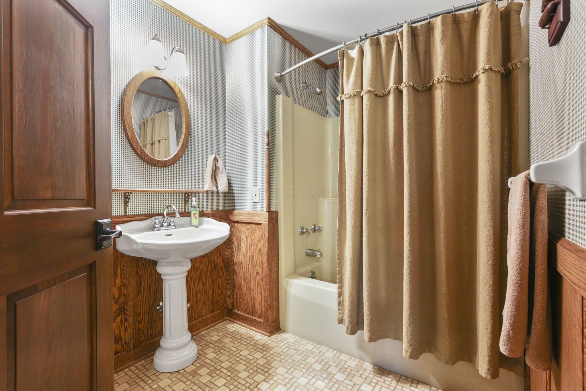 10810 Mc Intosh Road Pataskala, OH 43062 - Photo 36 of 80 2nd Bathroom