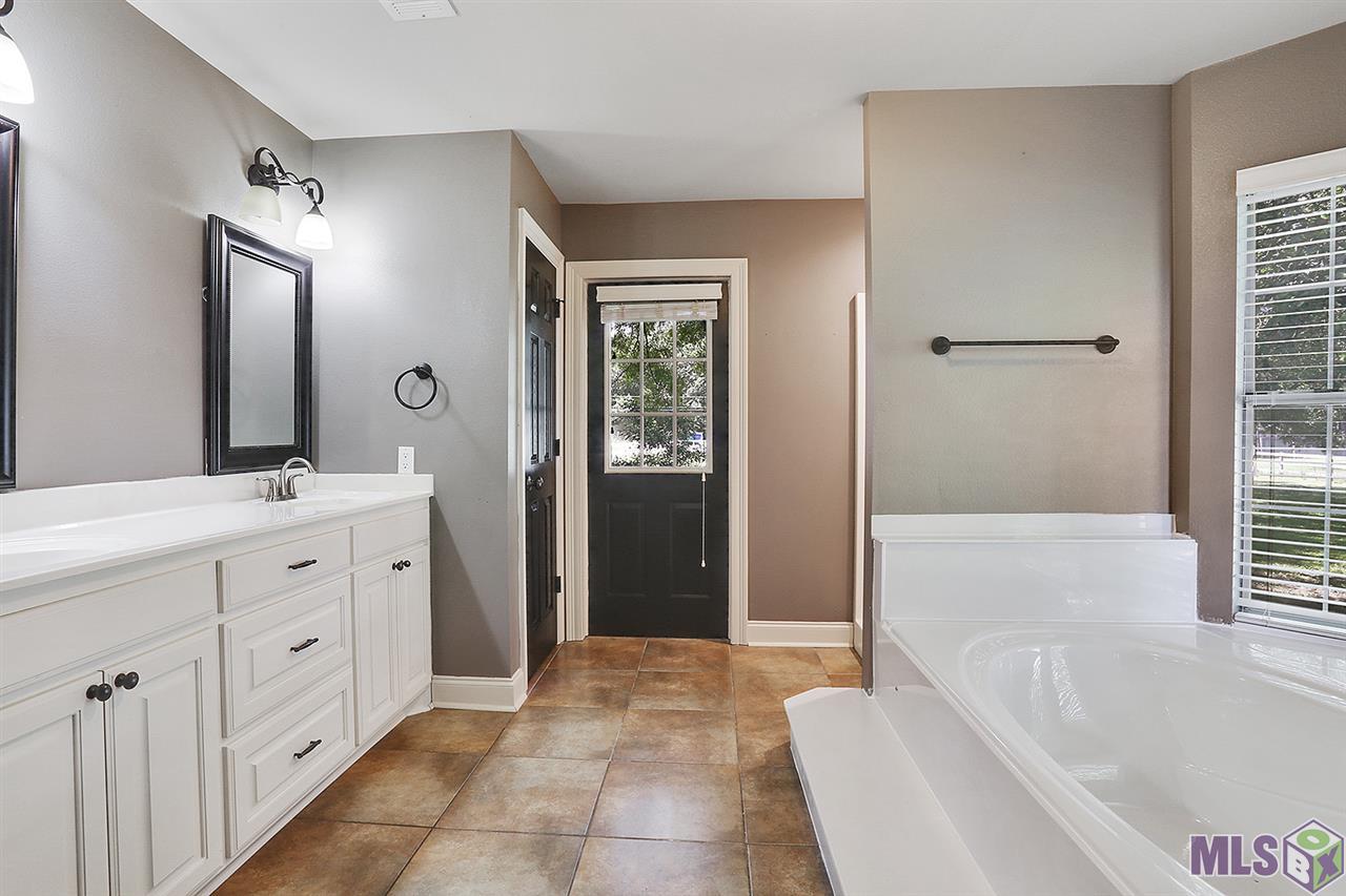 10175 Arnold Road Denham Springs, LA 70726 - Photo 8 of 13