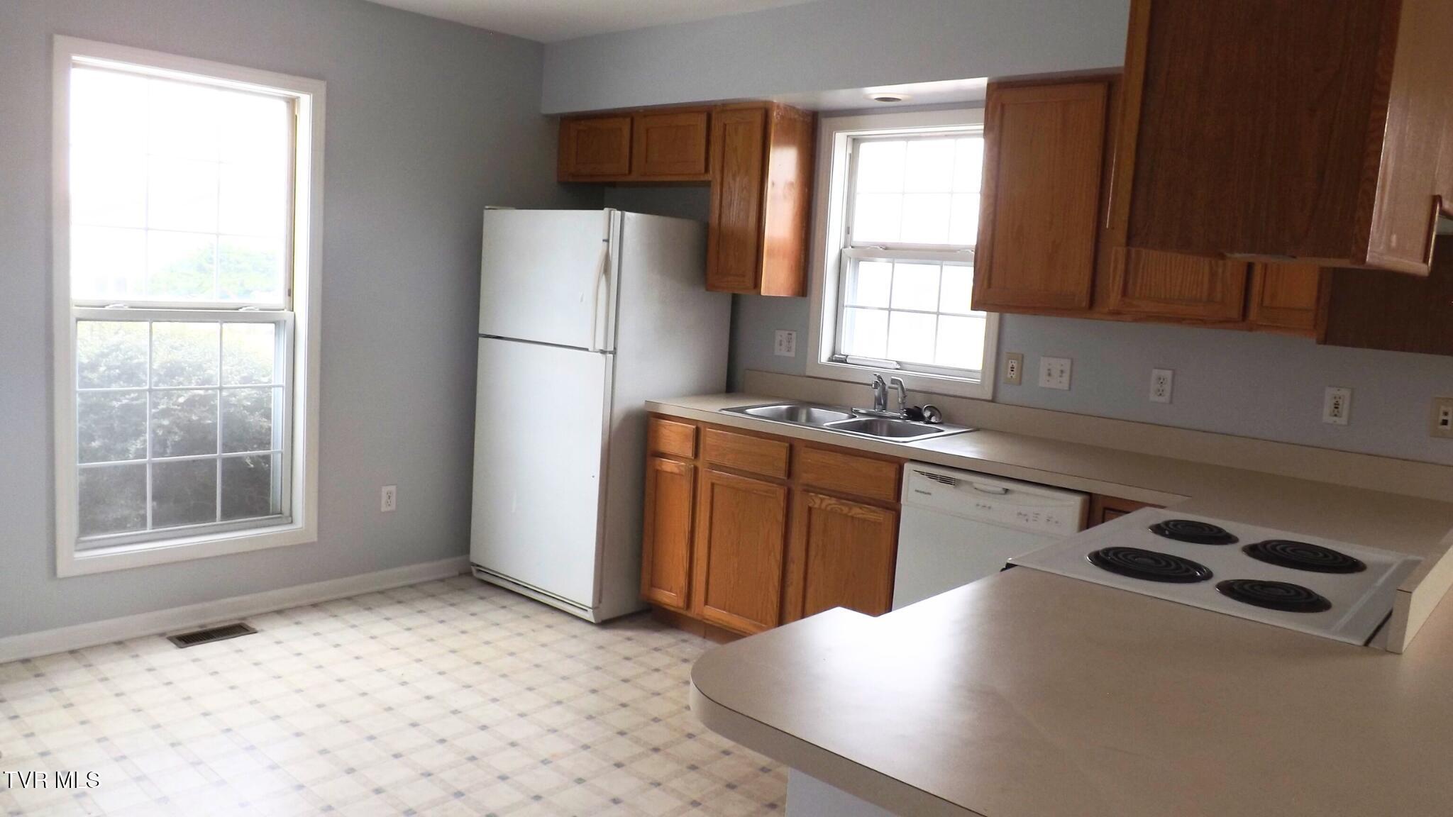 140 Harvest Road Bristol, VA 24201 - Photo 5 of 19 APT6