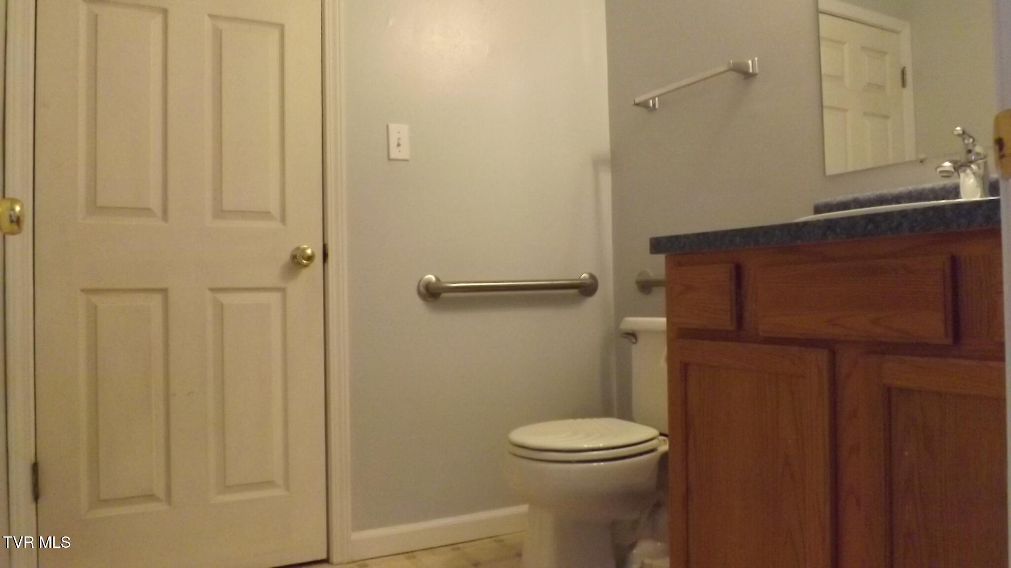 140 Harvest Road Bristol, VA 24201 - Photo 10 of 19 Bath