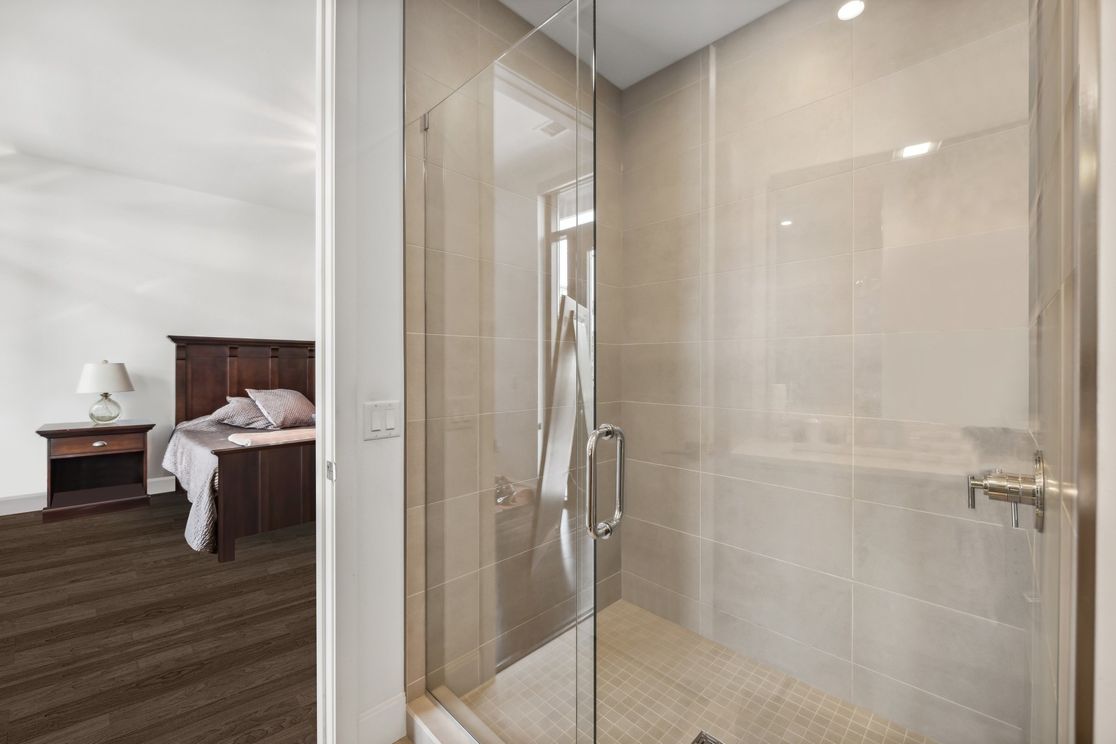 40 North Carpenter Street, Unit 4S Chicago, IL 60607 - Photo 15 of 25 a bathroom with a bathtub and shower