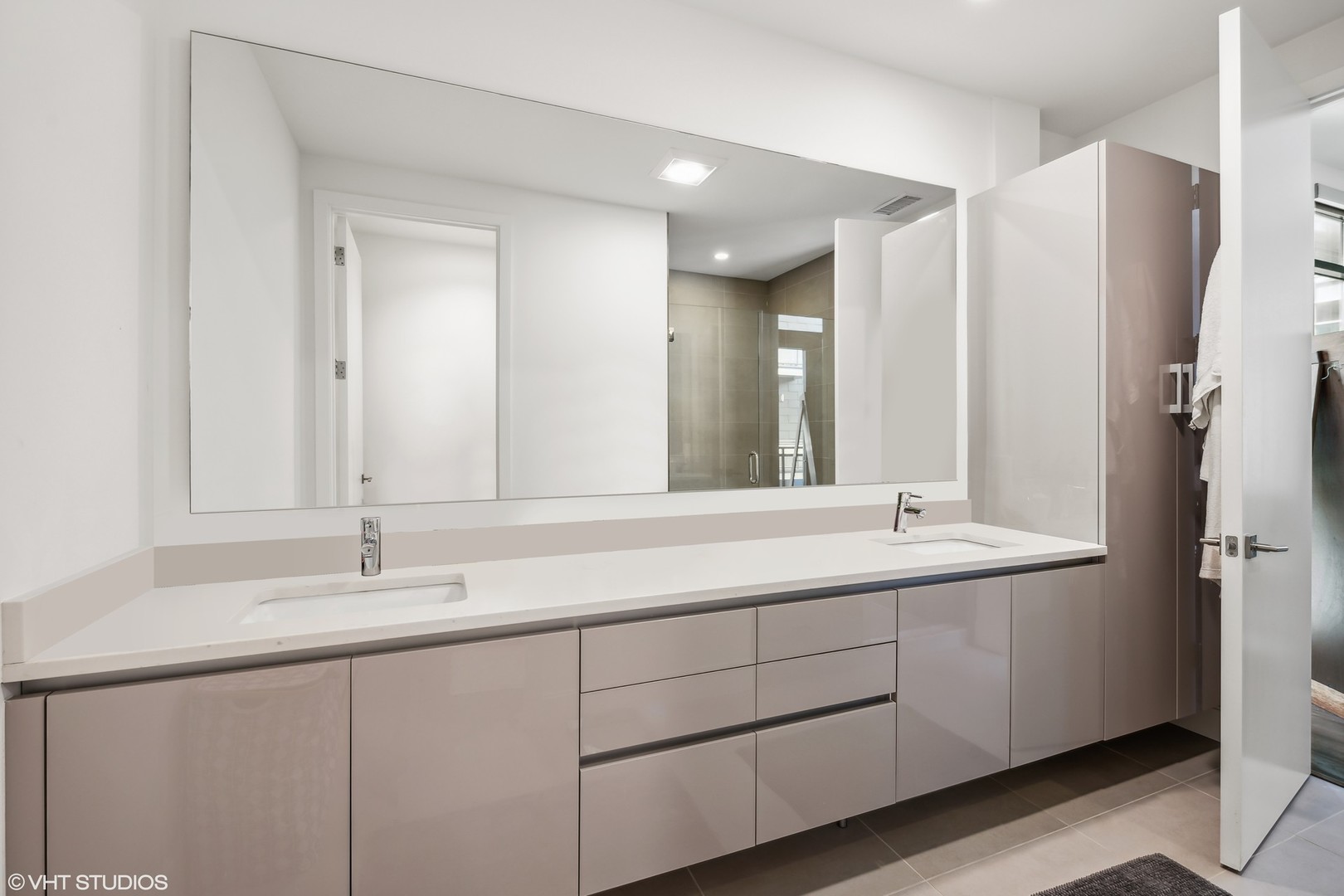 40 North Carpenter Street, Unit 4S Chicago, IL 60607 - Photo 16 of 25 a bathroom with a double vanity sink and mirror