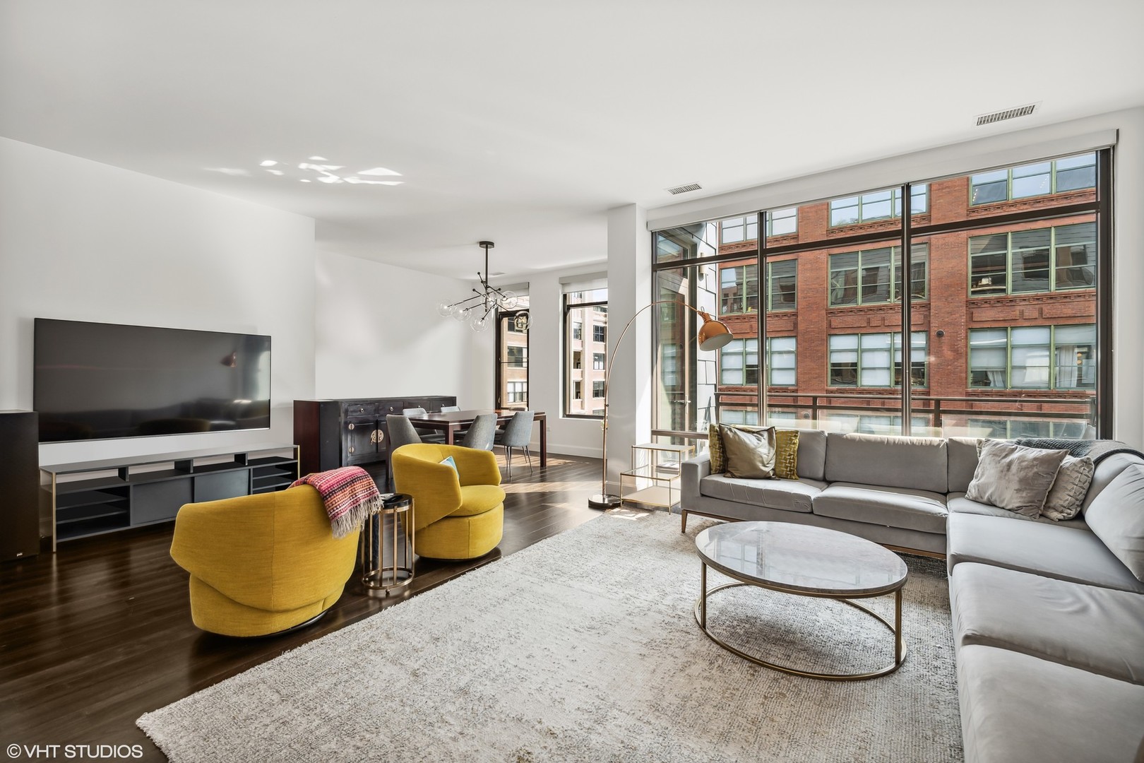 40 North Carpenter Street, Unit 4S Chicago, IL 60607 - Photo 3 of 25 a living room with furniture and a flat screen tv