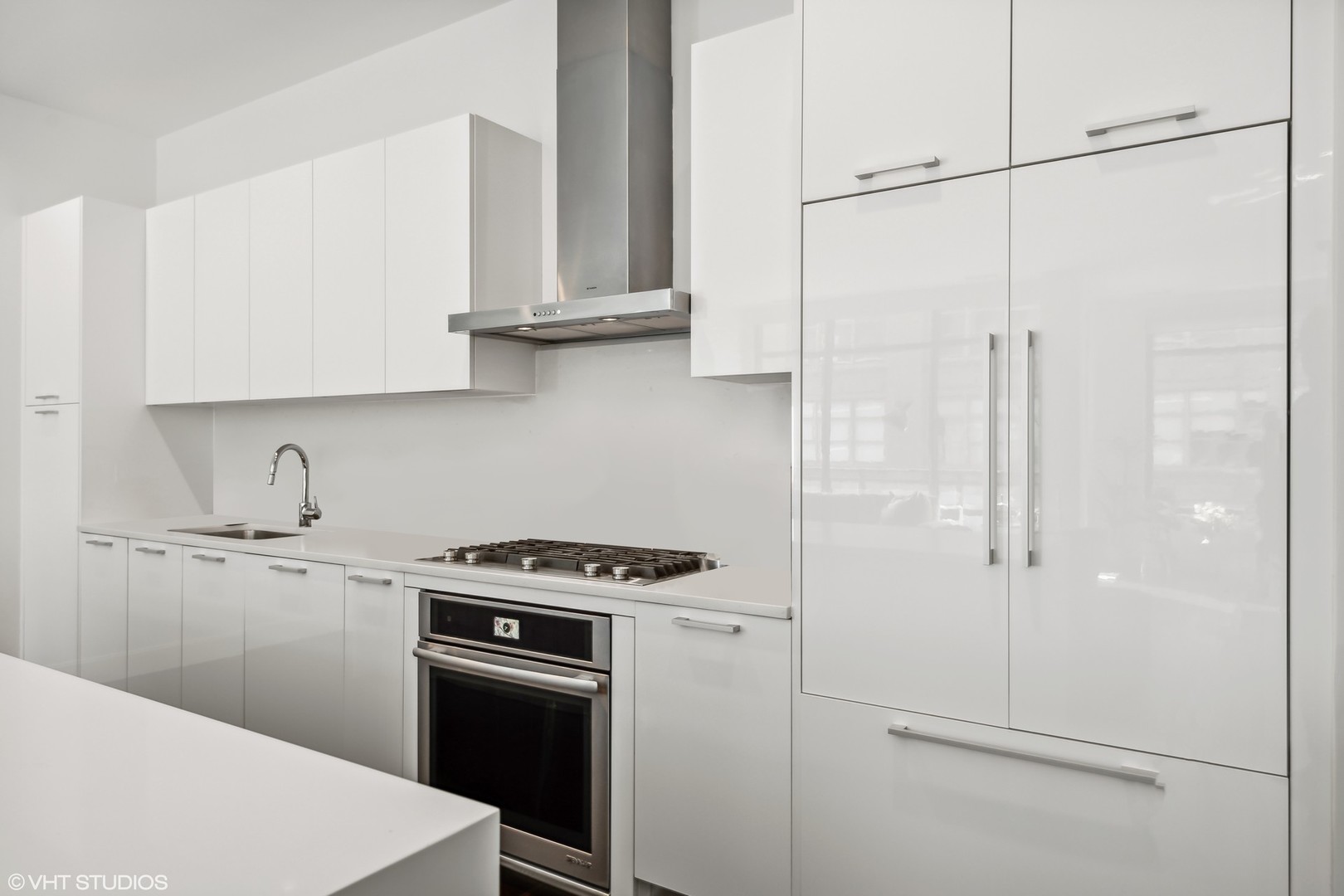 40 North Carpenter Street, Unit 4S Chicago, IL 60607 - Photo 10 of 25 a kitchen with cabinets and stainless steel appliances