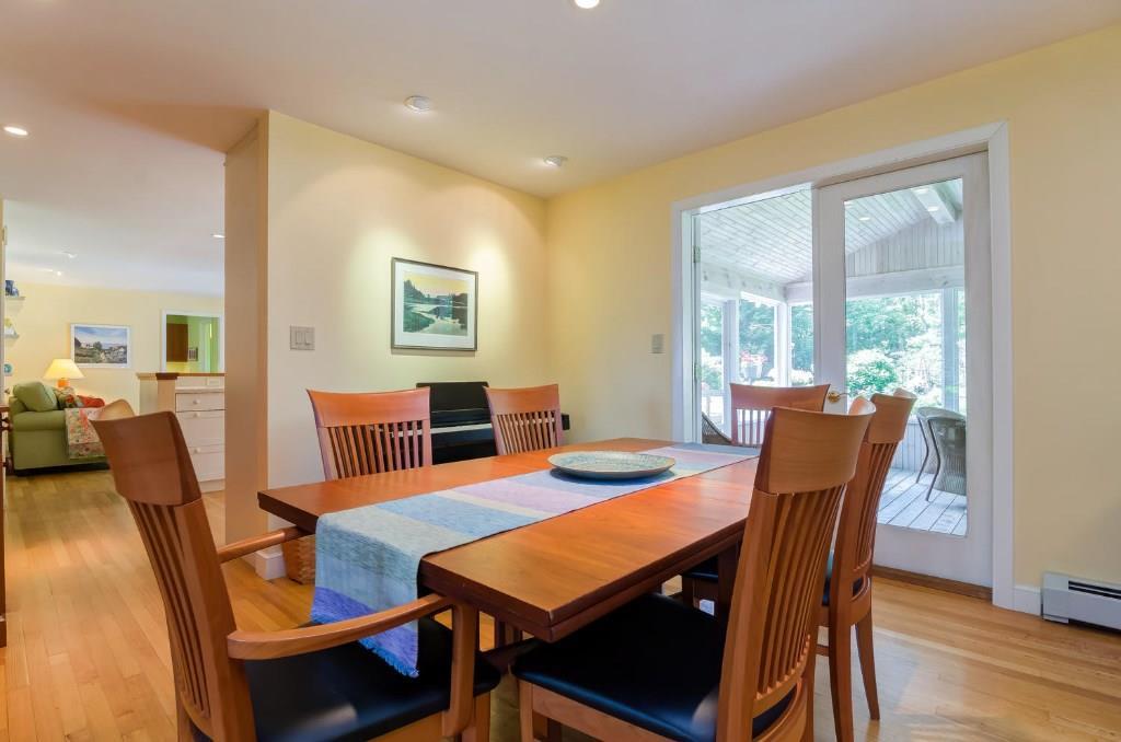 22 Pilot Point Road Cape Elizabeth, ME 04107 - Photo 8 of 14 Dining Room
